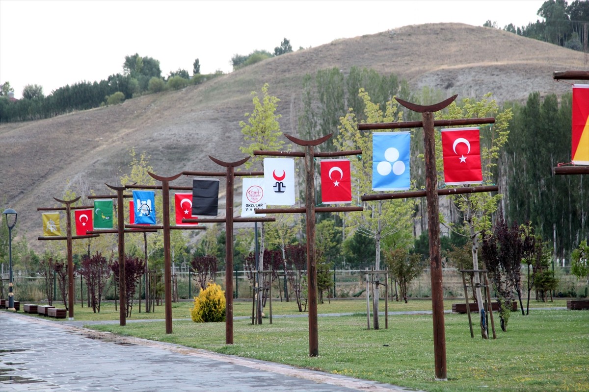 Muş'un Malazgirt ve Bitlis'in Ahlat ilçelerinde, Türklere Anadolu'nun kapısını açan Malazgirt...