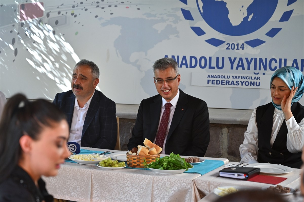 Sağlık Bakanı Kemal Memişoğlu, Anadolu Yayıncılar Federasyonunun "Anadolu Sohbetleri" etkinliğinde...