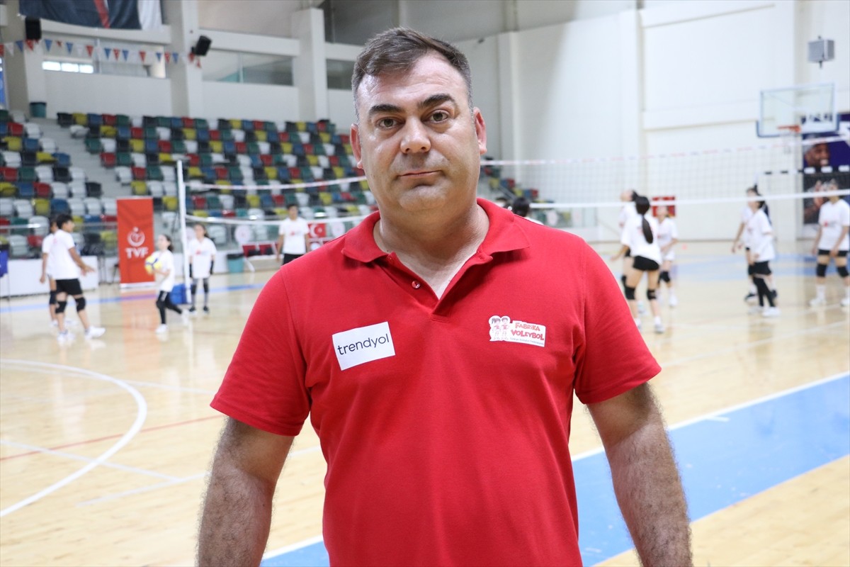 Türkiye Voleybol Federasyonu (TVF) tarafından çocukların voleybol ile tanıştırılması ve lisanslı...