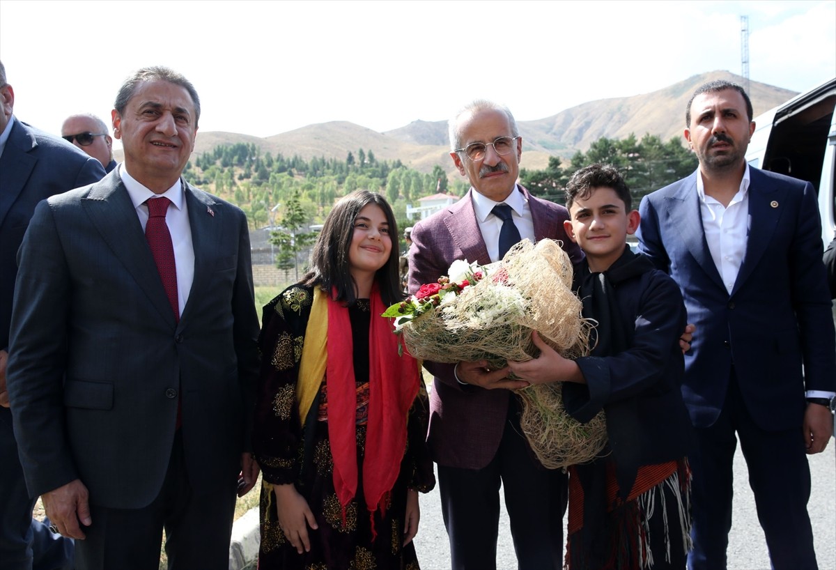 Ulaştırma ve Altyapı Bakanı Abdulkadir Uraloğlu, Bitlis'teki programları kapsamında Valiliği...