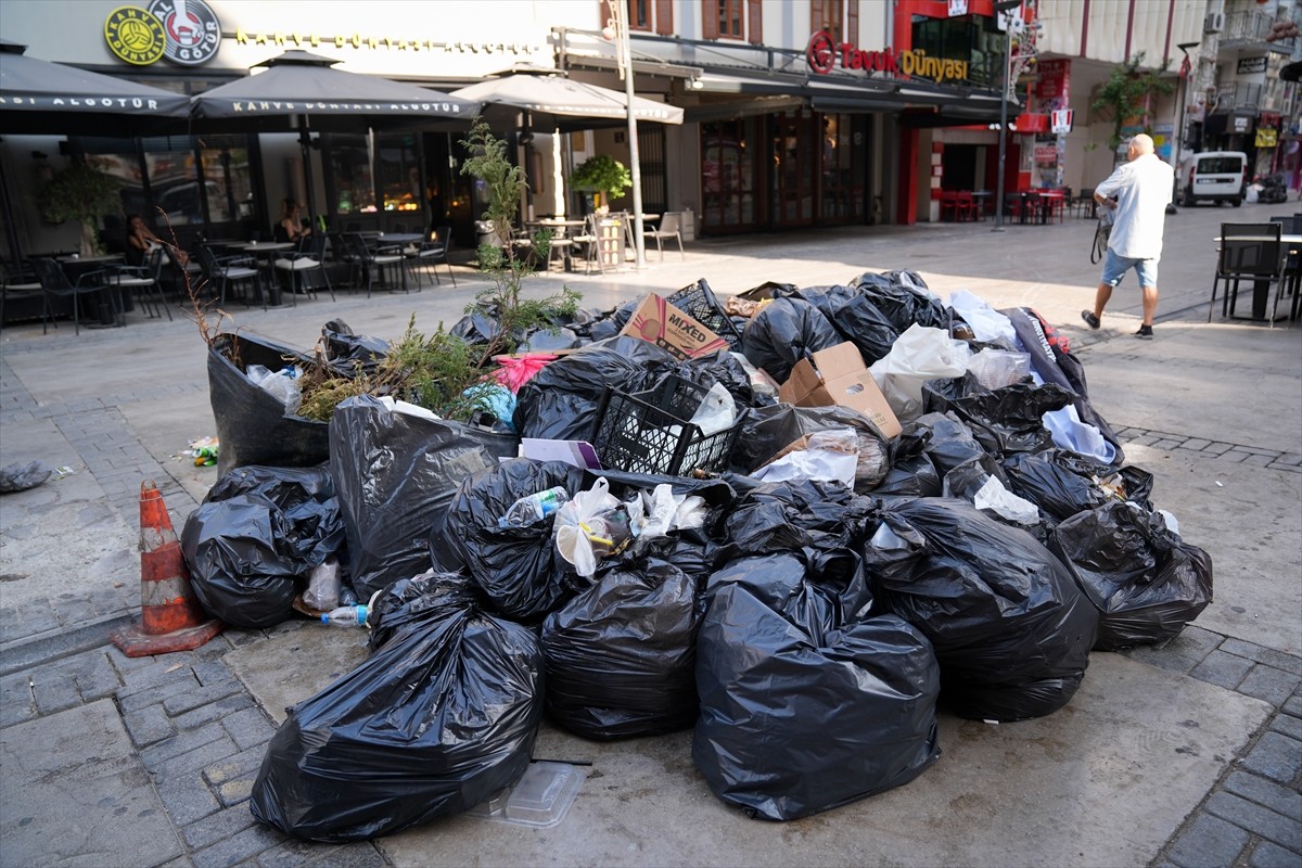 İzmir Büyükşehir Belediyesi iştiraki İzenerji şirketine bağlı çalışan bir grup işçinin "vasıf...