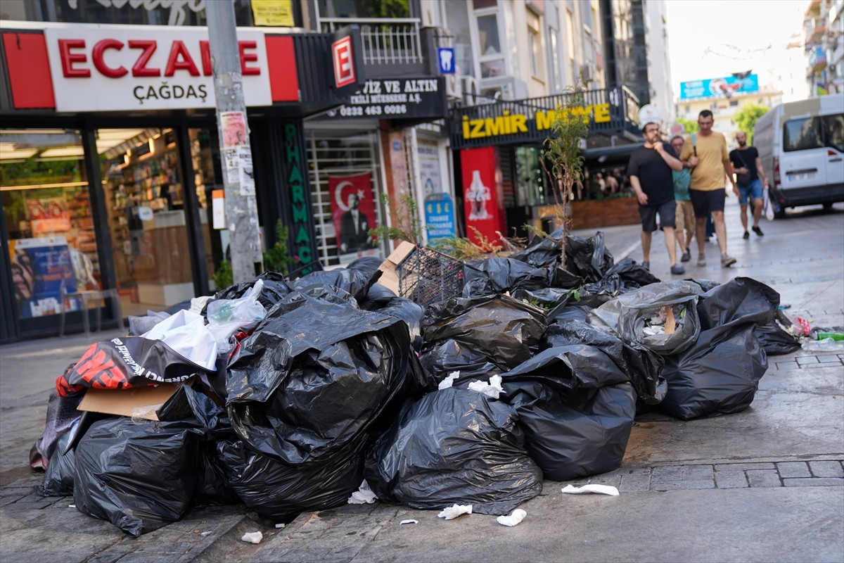 İzmir Büyükşehir Belediyesi iştiraki İzenerji şirketine bağlı çalışan bir grup işçinin "vasıf...