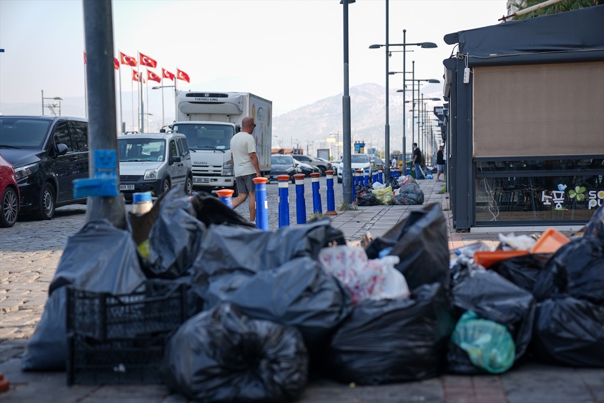 İzmir Büyükşehir Belediyesi iştiraki İzenerji şirketine bağlı çalışan bir grup işçinin "vasıf...