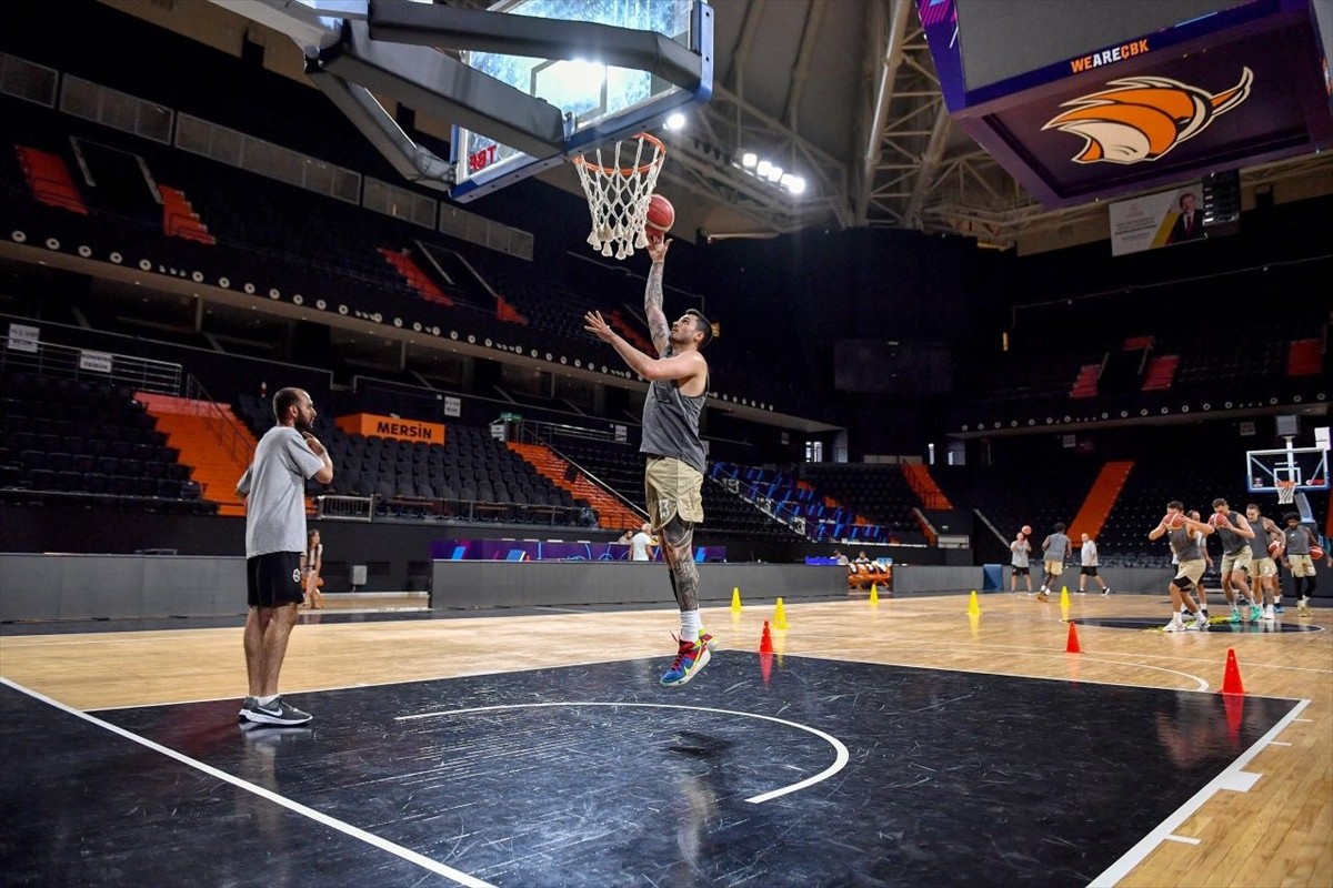 Mersin Spor, 10 yıl aradan sonra yeniden yükseldiği Türkiye Sigorta Basketbol Süper Ligi'nde sezon...