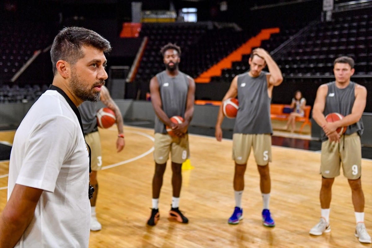 Mersin Spor, 10 yıl aradan sonra yeniden yükseldiği Türkiye Sigorta Basketbol Süper Ligi'nde sezon...