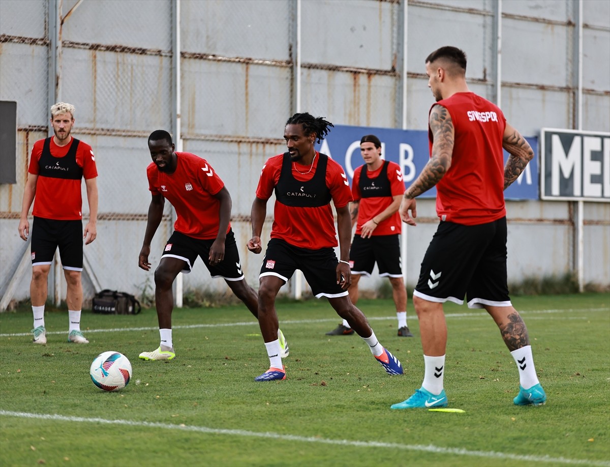 Net Global Sivasspor, Trendyol Süper Lig'in 3. haftasında sahasında ikas Eyüpspor ile yapacağı...