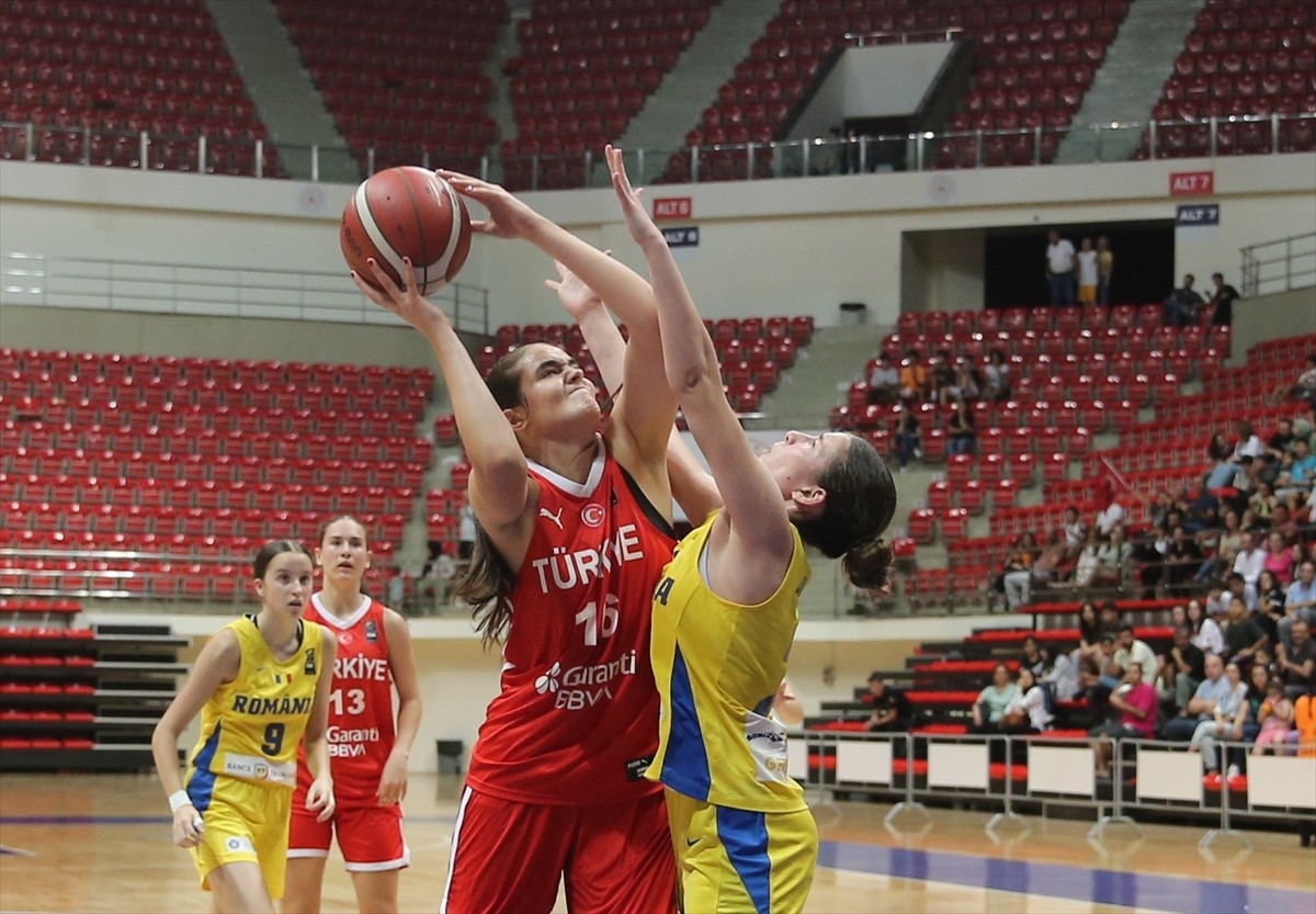 FIBA 16 Yaş Altı Kadınlar B Kategorisi Avrupa Basketbol Şampiyonası yarı finalinde Türkiye ile...