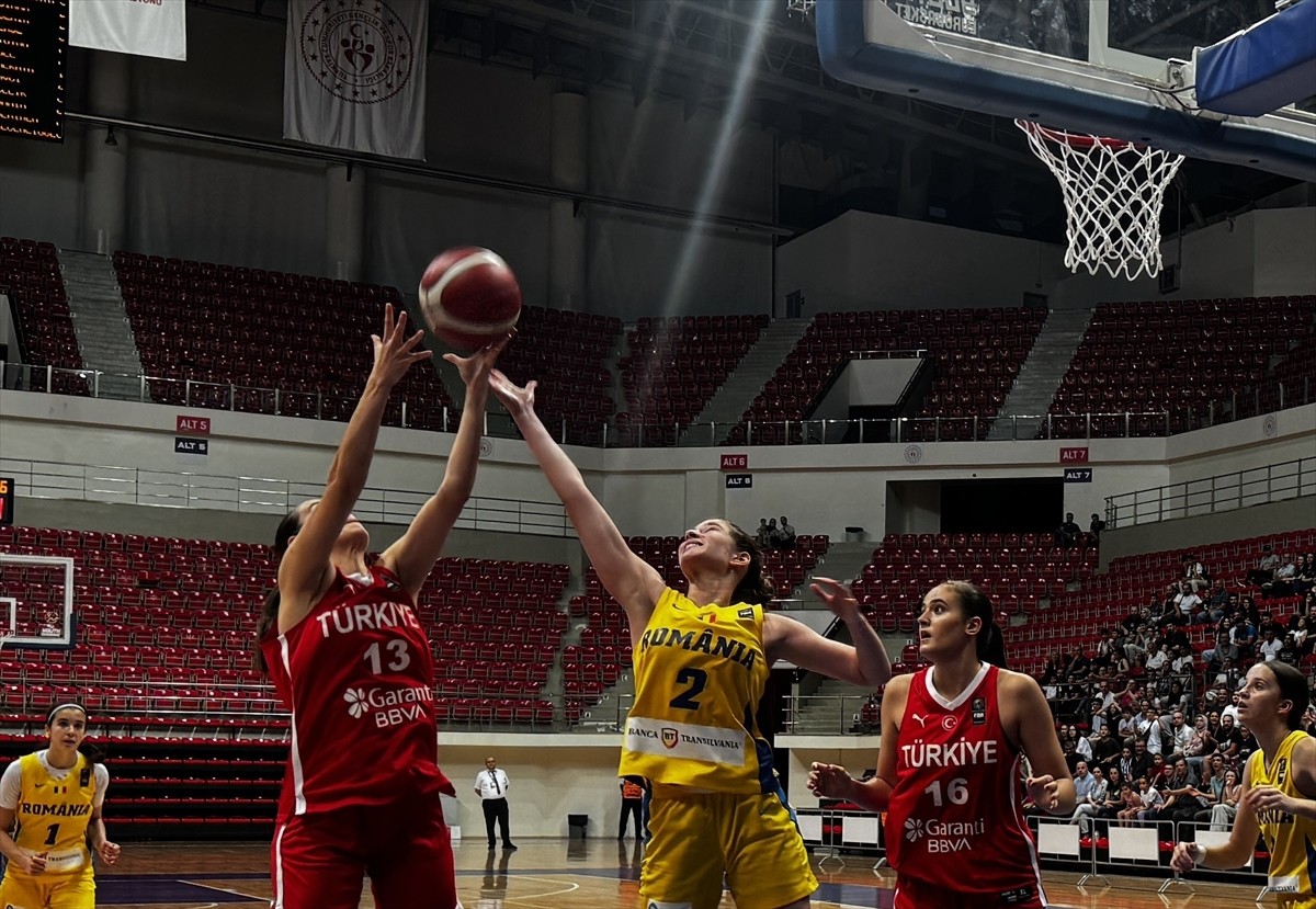 FIBA 16 Yaş Altı Kadınlar B Kategorisi Avrupa Basketbol Şampiyonası yarı finalinde Türkiye ile...