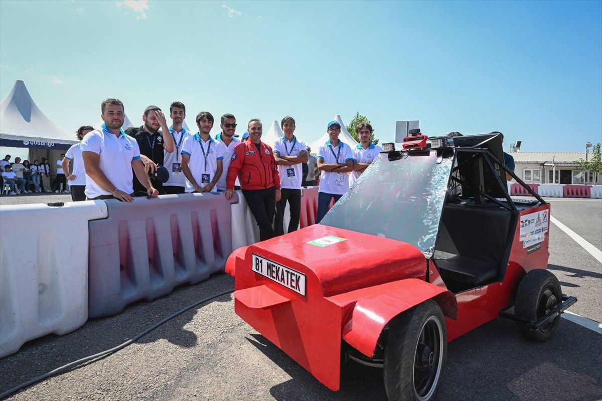 Havacılık, Uzay ve Teknoloji Festivali (TEKNOFEST) kapsamında düzenlenen Robotaksi Binek Otonom...