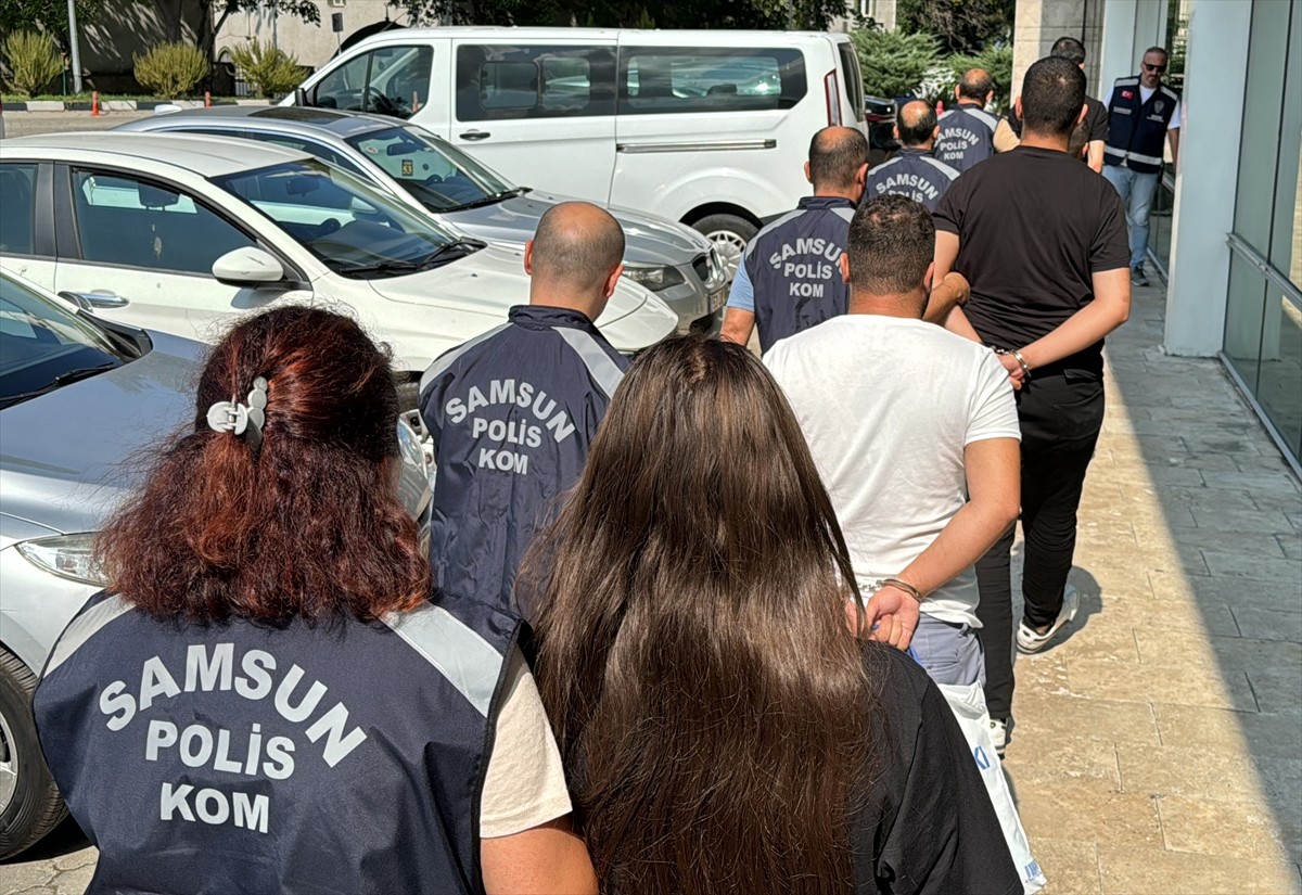 Samsun'un İlkadım ilçesinde kuyumcuya yönelik silahlı saldırı girişimi ile ilgili biri kadın 7...