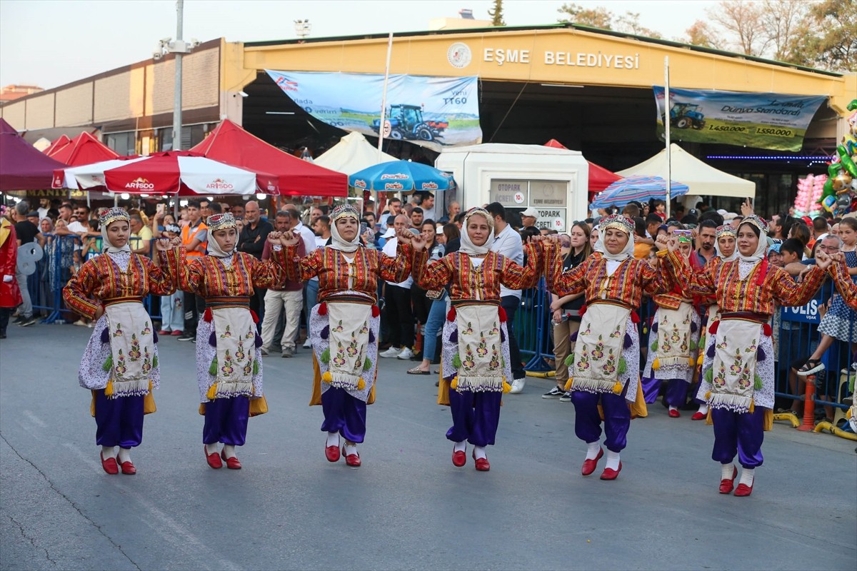 Uşak'ta, Eşme 26. Uluslararası Turistik Kilim, Kültür ve Sanat Festivali açılış töreniyle başladı....