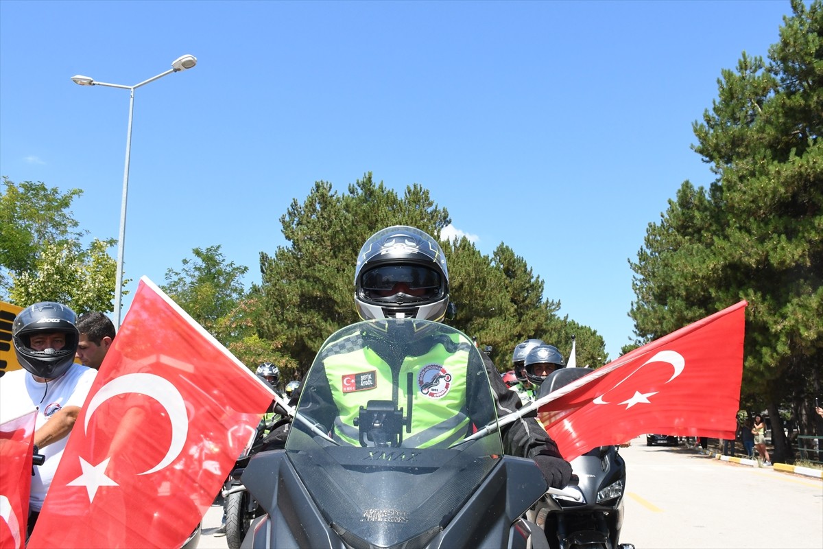 Bilecik'te Valilik öncülüğünde, Bilecik Motosiklet Derneğince "1299 Saygı Sürüşü"...