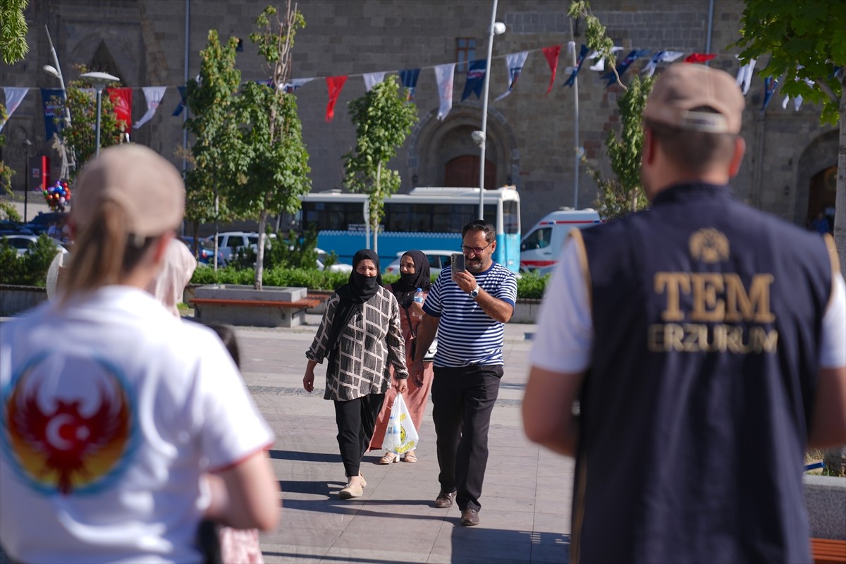 Kültür ve Turizm Bakanlığınca düzenlenen Erzurum Kültür Yolu Festivali kapsamında polisler, 20 bin...