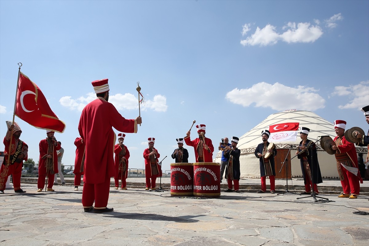 Muş'un Malazgirt ilçesinde, Malazgirt Zaferi'nin 953. yıl dönümü kutlamaları, "Sultan Alparslan...