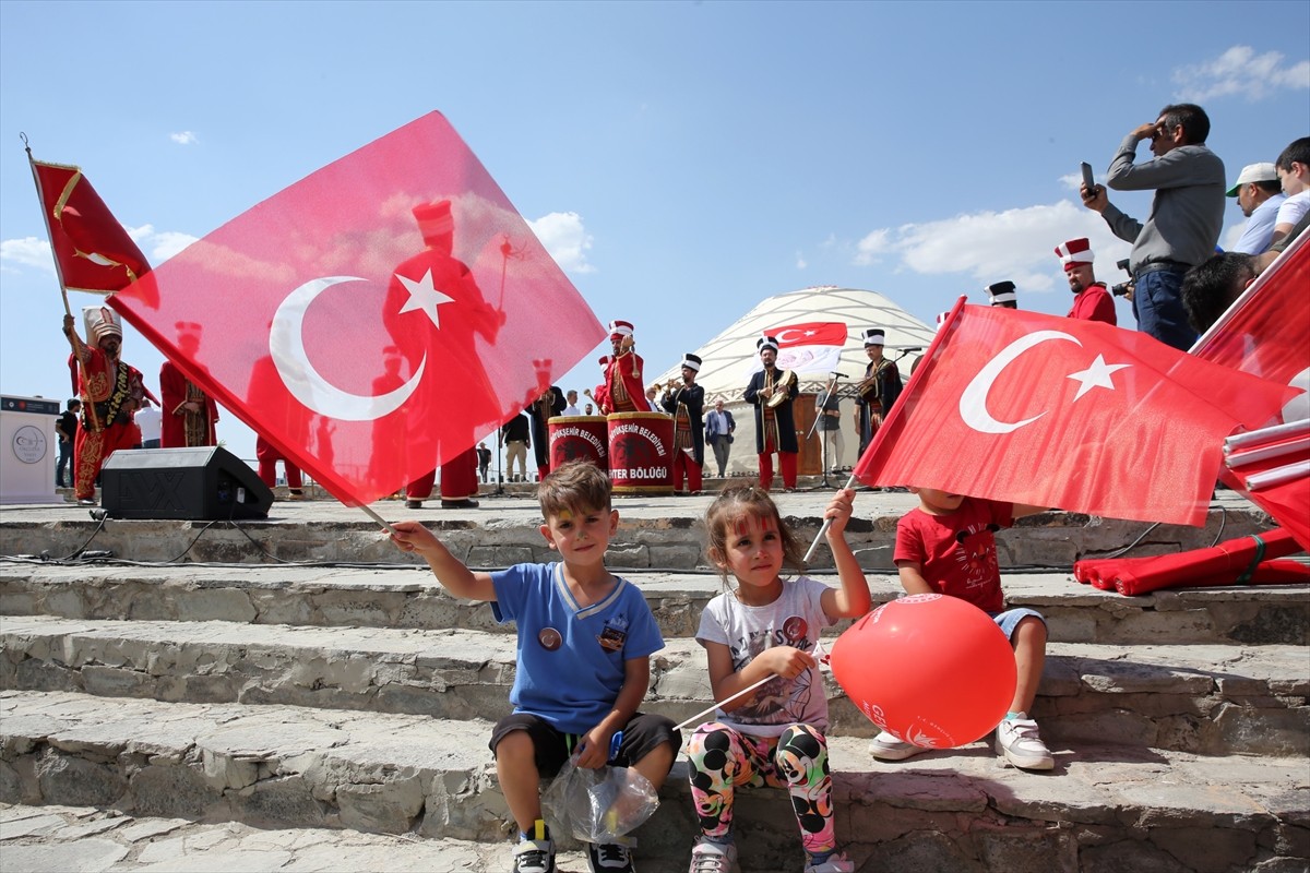 Muş'un Malazgirt ilçesinde, Malazgirt Zaferi'nin 953. yıl dönümü kutlamaları, "Sultan Alparslan...