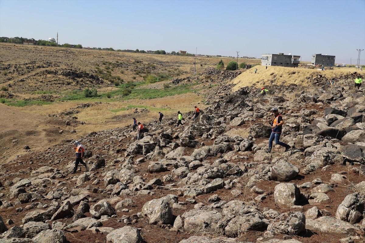 Diyarbakır'ın merkez Bağlar ilçesinde kaybolan 8 yaşındaki Narin Güran'ı arama çalışmaları havadan...