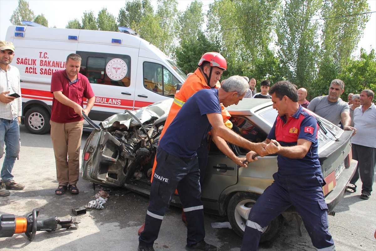 Iğdır'da Necmettin Altınsoy'un kullandığı 22 RT 530 plakalı otomobil, merkeze bağlı Yukarı Çarıklı...