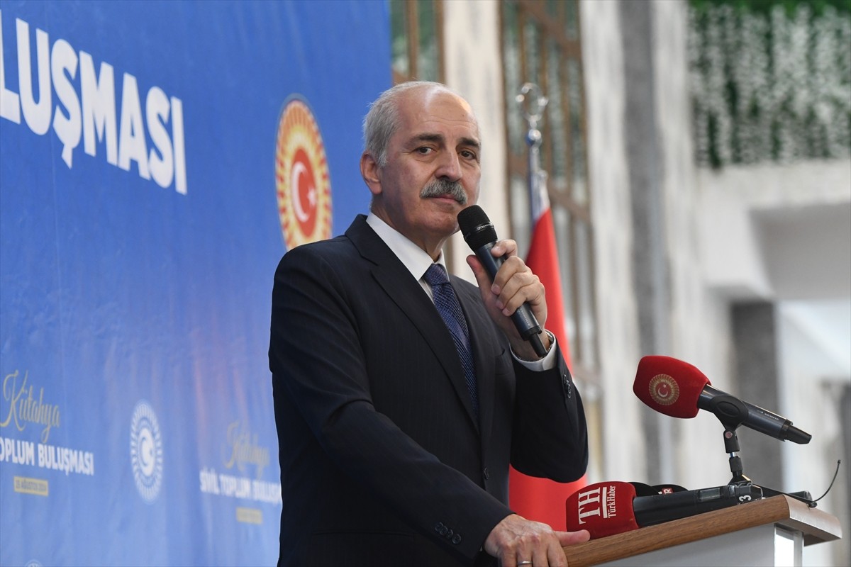 TBMM Başkanı Numan Kurtulmuş, Kütahya'daki bir düğün salonunda sivil toplum kuruluşlarının...