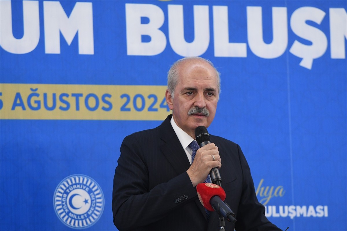 TBMM Başkanı Numan Kurtulmuş, Kütahya'daki bir düğün salonunda sivil toplum kuruluşlarının...