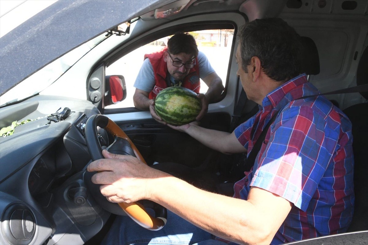 Aksaray Belediyesi, hem üreticilere destek olmak hem de Aksaray karpuzunun tanıtımını yapmak...