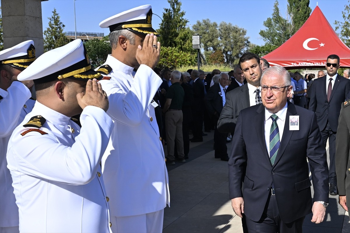 Eski Jandarma Genel Komutanı emekli Orgeneral Galip Mendi, Ankara'da düzenlenen törenle son...