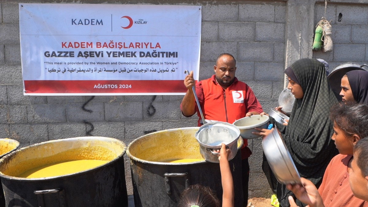 Kadın ve Demokrasi Vakfı (KADEM), İsrail saldırılarının devam ettiği Gazze''de, Türk Kızılay...