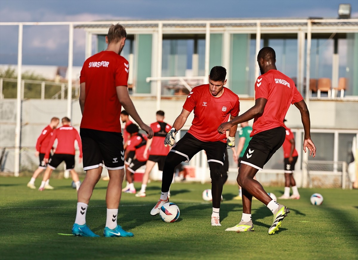 Net Global Sivasspor, Trendyol Süper Lig'in 4. haftasında deplasmanda Beşiktaş ile yapacağı maçın...