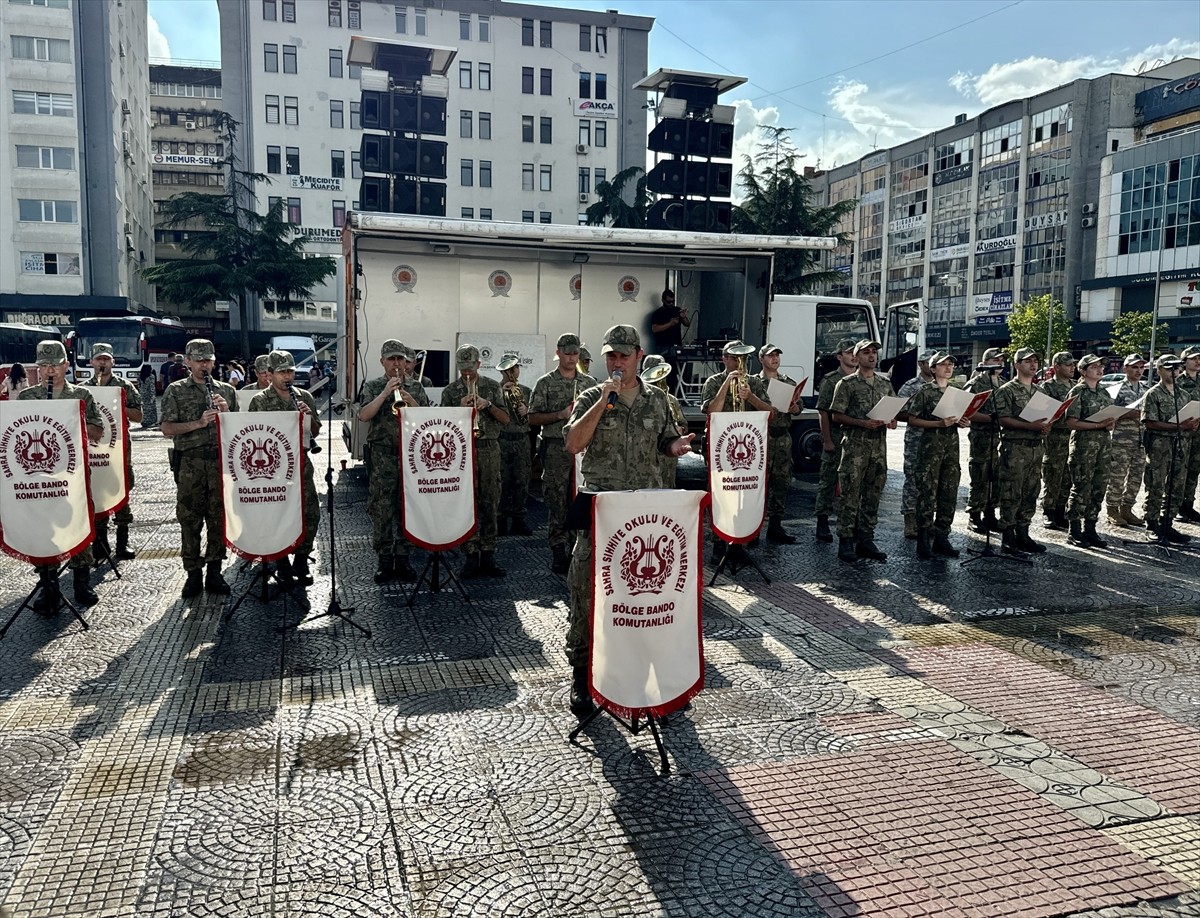 Samsun'da, Sahra Sıhhiye Okulu ve Eğitim Merkezi Bölge Bando Komutanlığınca 30 Ağustos Zafer...