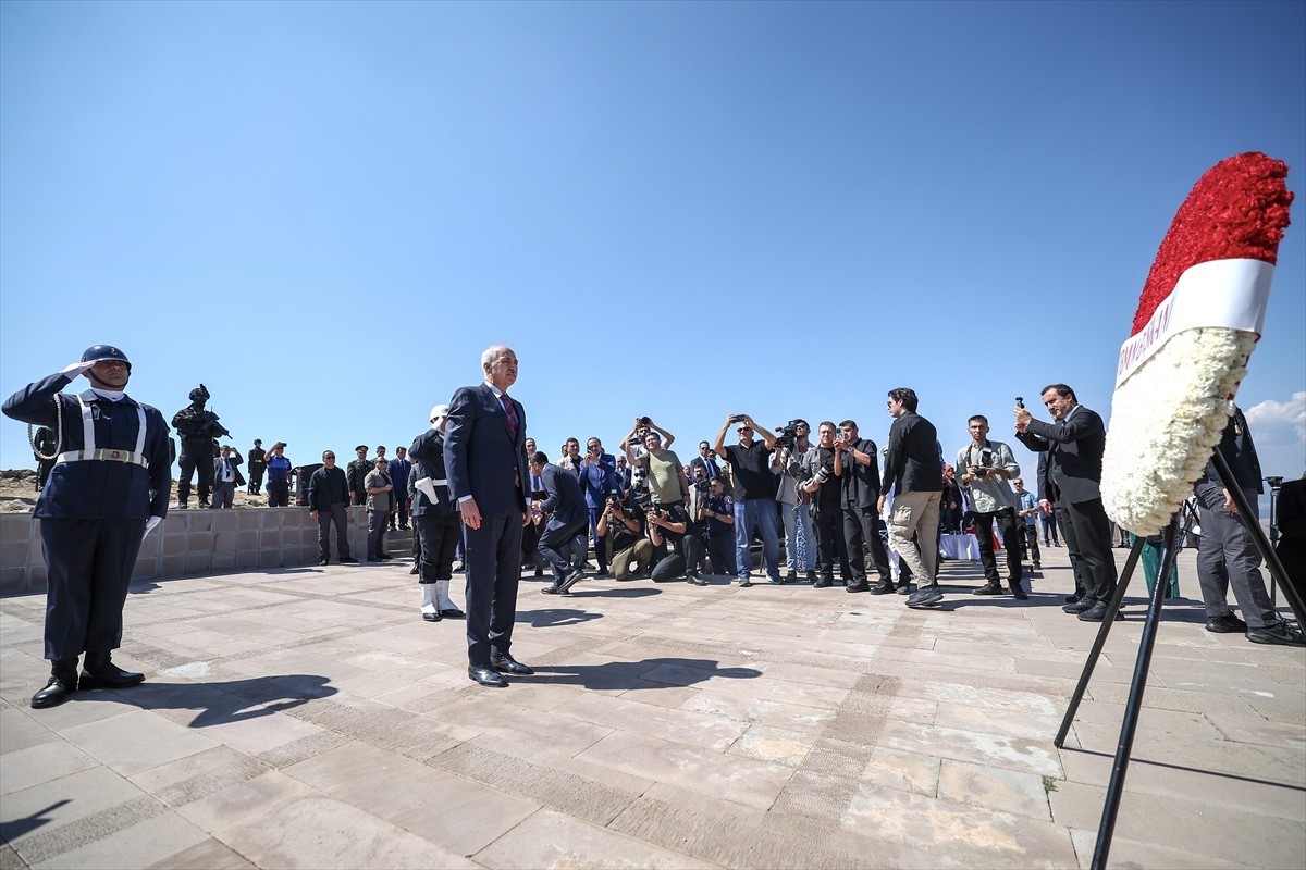 TBMM Başkanı Numan Kurtulmuş, Büyük Taarruz emrinin verildiği Kocatepe'deki Başkomutan Mustafa...