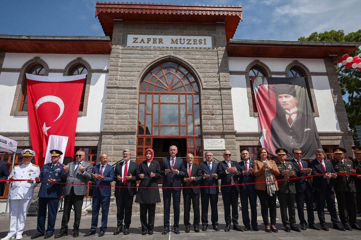 TBMM Başkanı Numan Kurtulmuş, Büyük Zafer'in 102. yıl dönümü dolayısıyla geldiği...