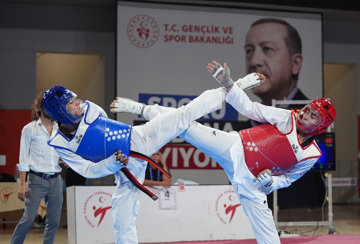 Tokyo 2020 Paralimpik Olimpiyatları'nda gümüş ve bronz iki madalya alma başarısı gösteren milli...