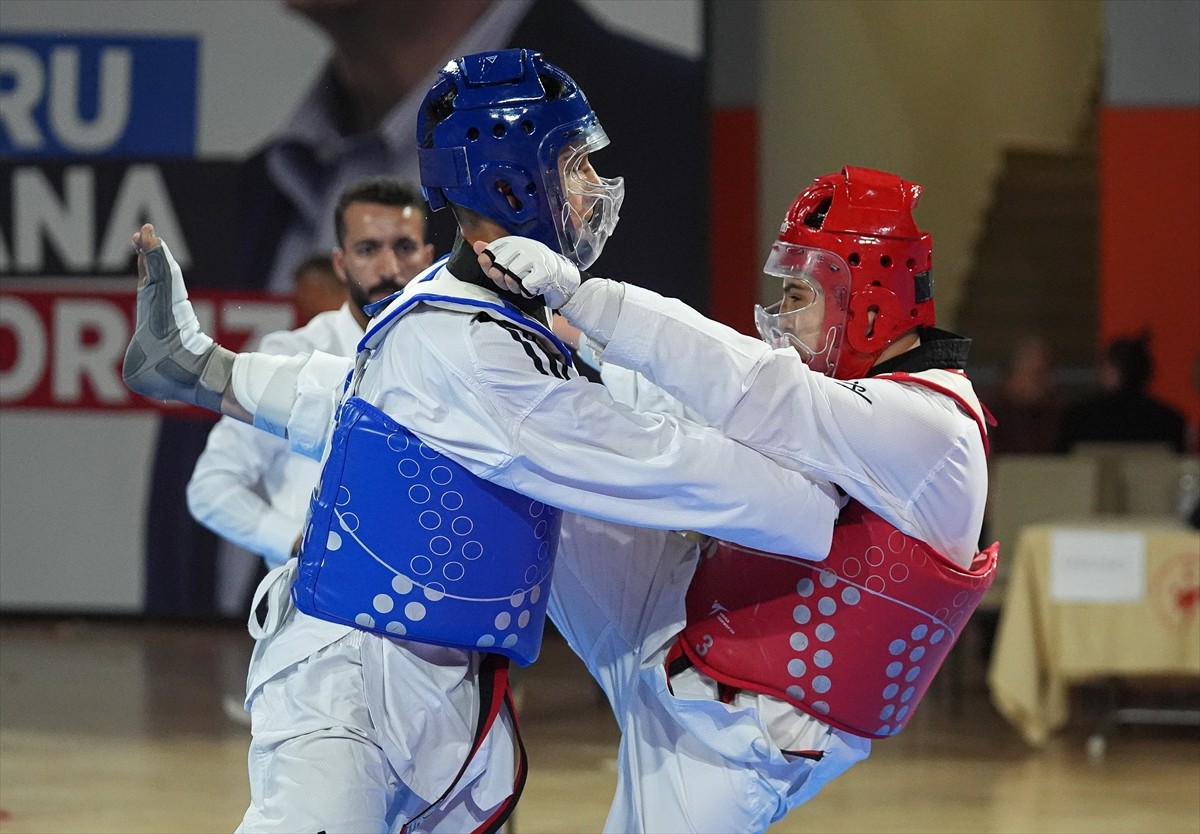 Tokyo 2020 Paralimpik Olimpiyatları'nda gümüş ve bronz iki madalya alma başarısı gösteren milli...