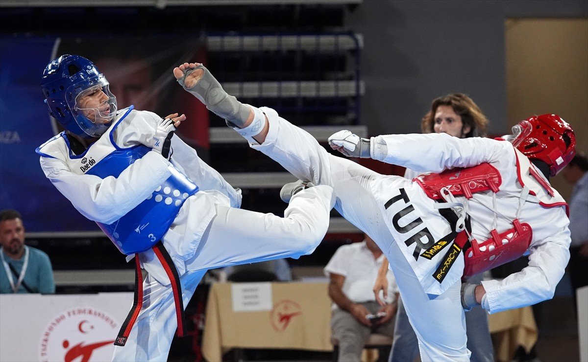 Tokyo 2020 Paralimpik Olimpiyatları'nda gümüş ve bronz iki madalya alma başarısı gösteren milli...