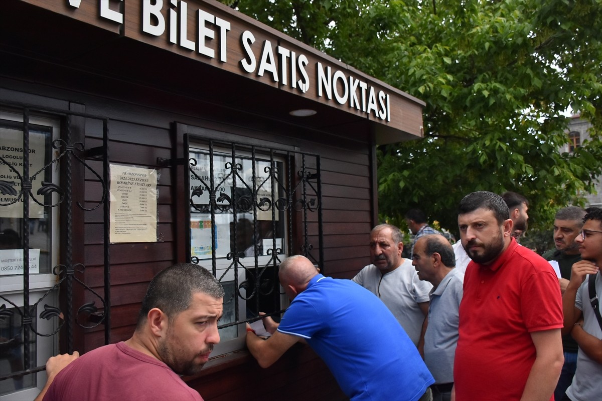 Trabzonspor, UEFA Konferans Ligi play-off turu rövanş karşılaşmasında sahasında İsviçre'nin St....