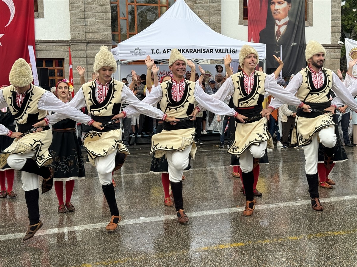 Afyonkarahisar'ın düşman işgalinden kurtuluşunun 102. yıl dönümü törenle kutlandı. Program...