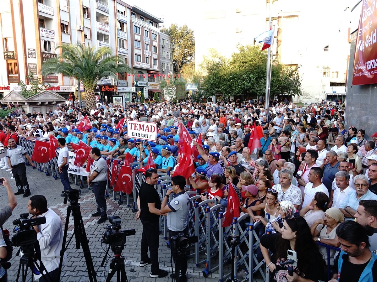 Bir dizi ziyaret için Balıkesir'e gelen Cumhuriyet Halk Partisi (CHP) Genel Başkanı Özgür Özel...