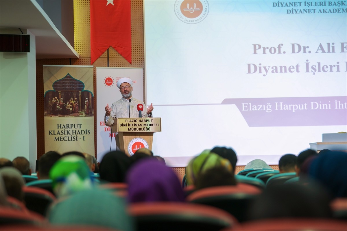 Diyanet İşleri Başkanı Ali Erbaş, Diyanet Akademisi Başkanlığı tarafından Elazığ’da düzenlenen...