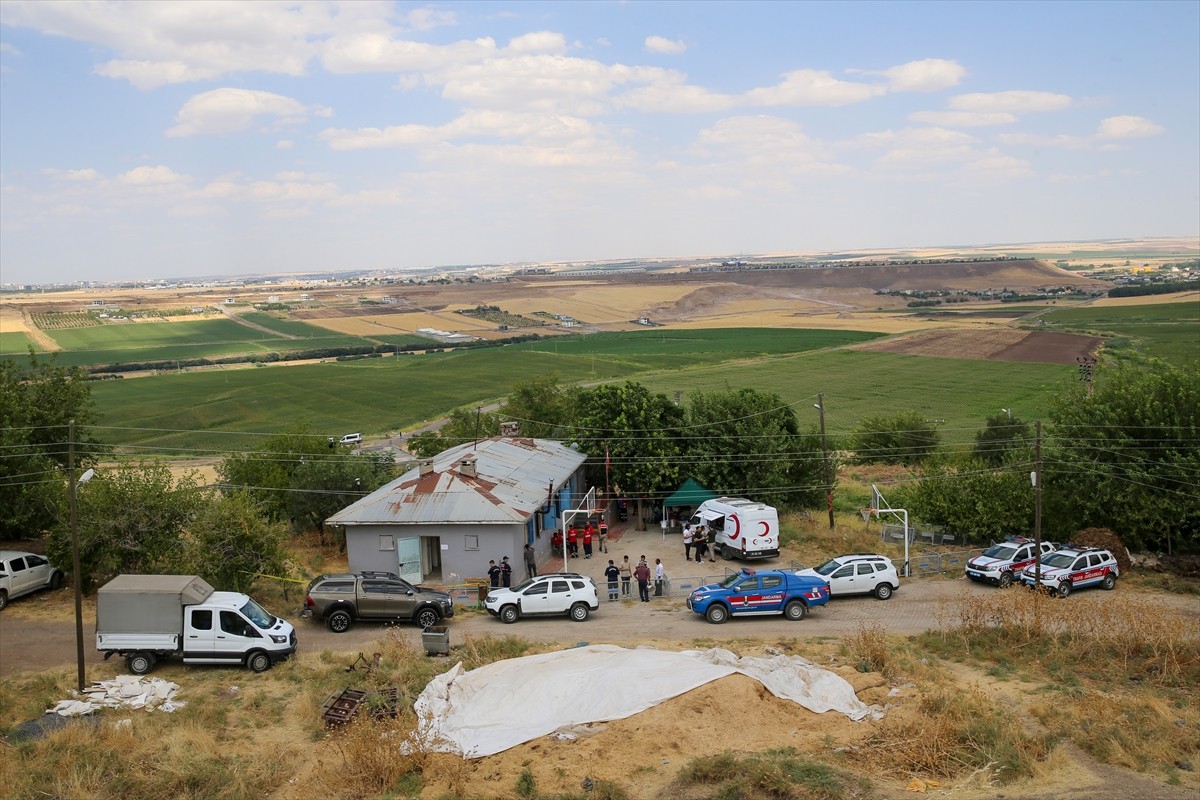 Diyarbakır'ın merkez Bağlar ilçesinde kaybolan 8 yaşındaki Narin Güran'ı arama çalışmaları devam...