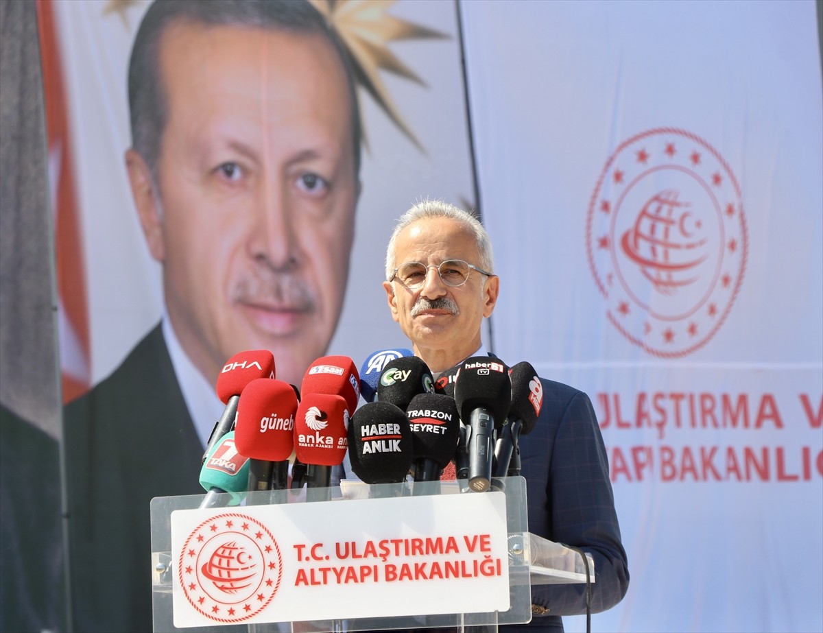 Kültür ve Turizm Bakanı Mehmet Nuri Ersoy, Trabzon Havalimanı Yeni Dış Hatlar Gelen Yolcu...