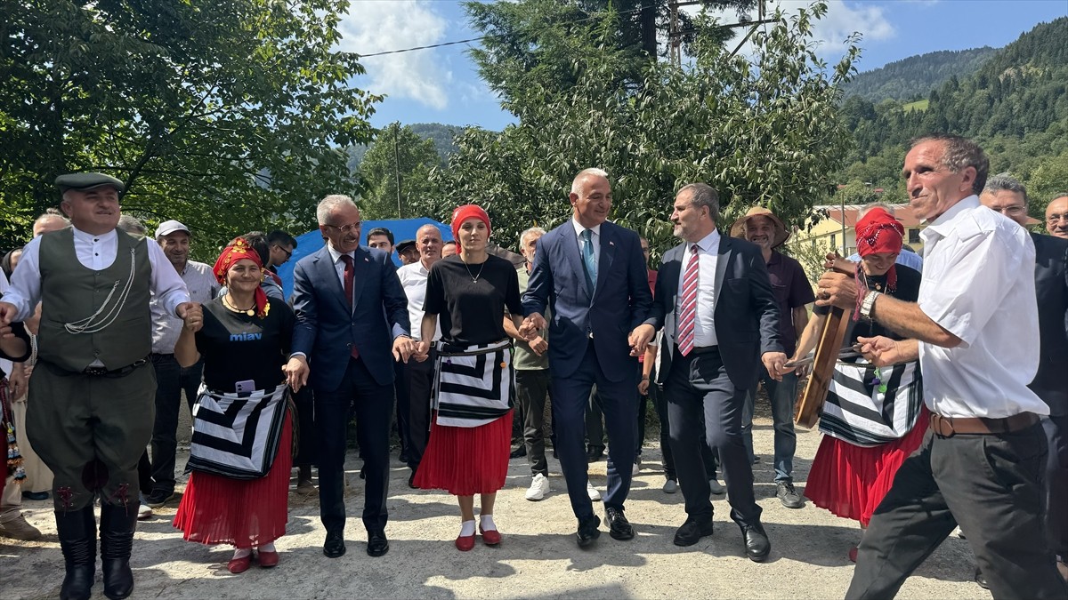 Ulaştırma ve Altyapı Bakanı Abdulkadir Uraloğlu ile Kültür ve Turizm Bakanı Mehmet Nuri Ersoy...