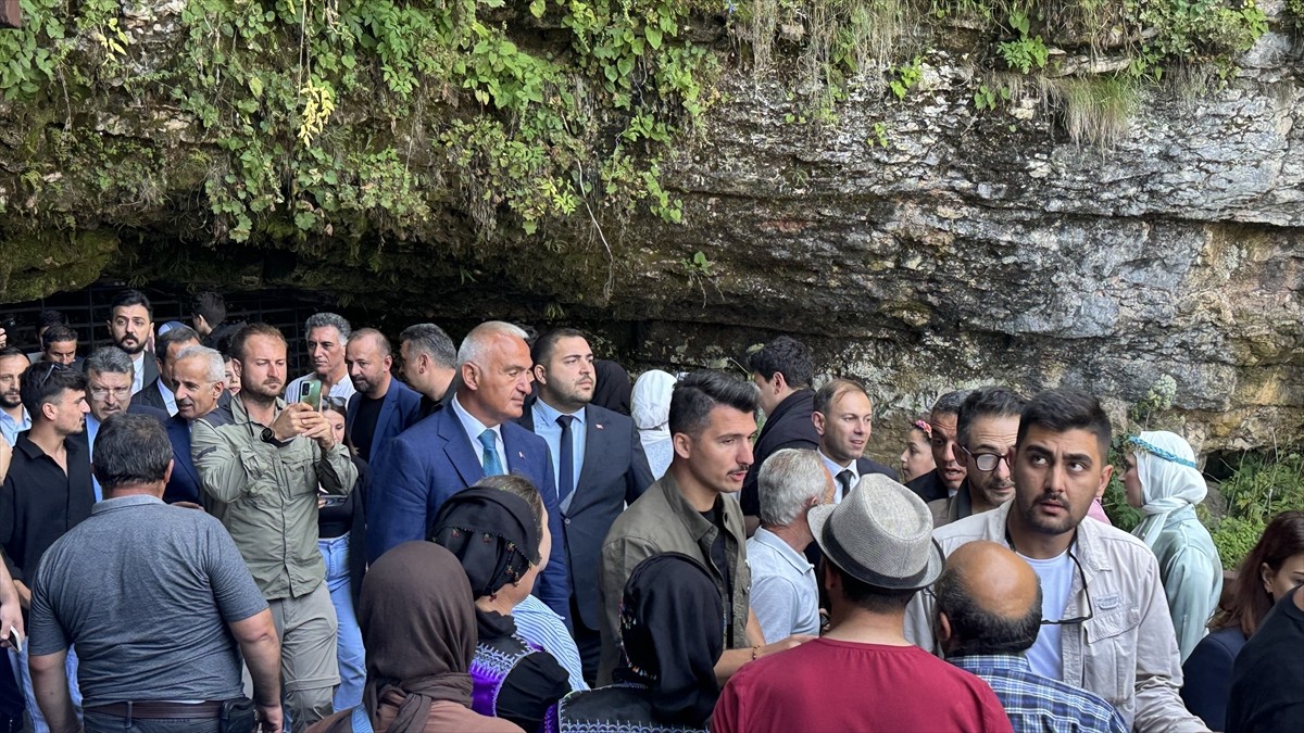 Ulaştırma ve Altyapı Bakanı Abdulkadir Uraloğlu ile Kültür ve Turizm Bakanı Mehmet Nuri Ersoy...