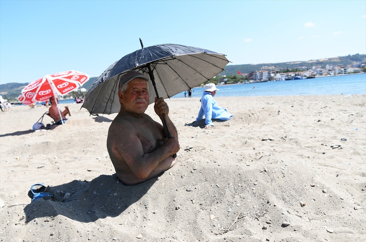 Çanakkale'nin Lapseki ilçesine bağlı Çardak beldesinde "Kum Adası" olarak bilinen bölge...