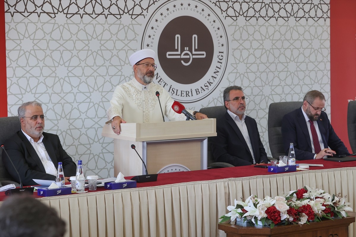 Diyanet İşleri Başkanı Ali Erbaş'ın başkanlık ettiği, il, ilçe müftüleri ile il müftü...