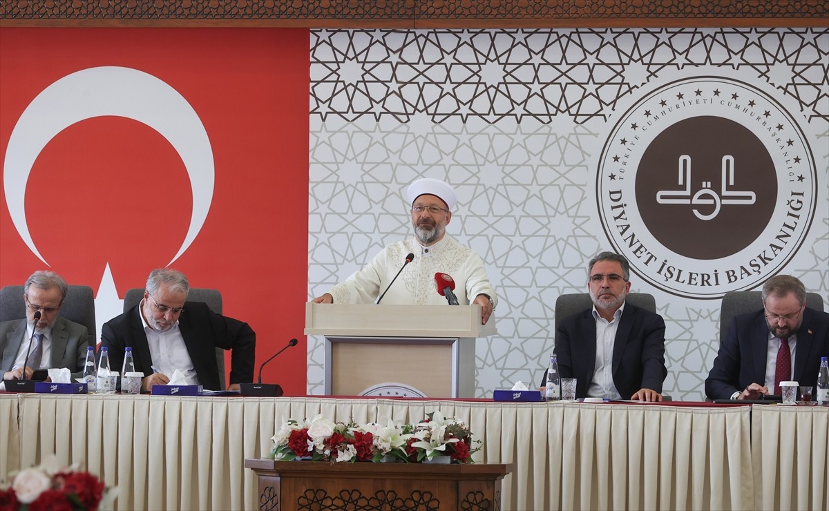 Diyanet İşleri Başkanı Ali Erbaş'ın başkanlık ettiği, il, ilçe müftüleri ile il müftü...