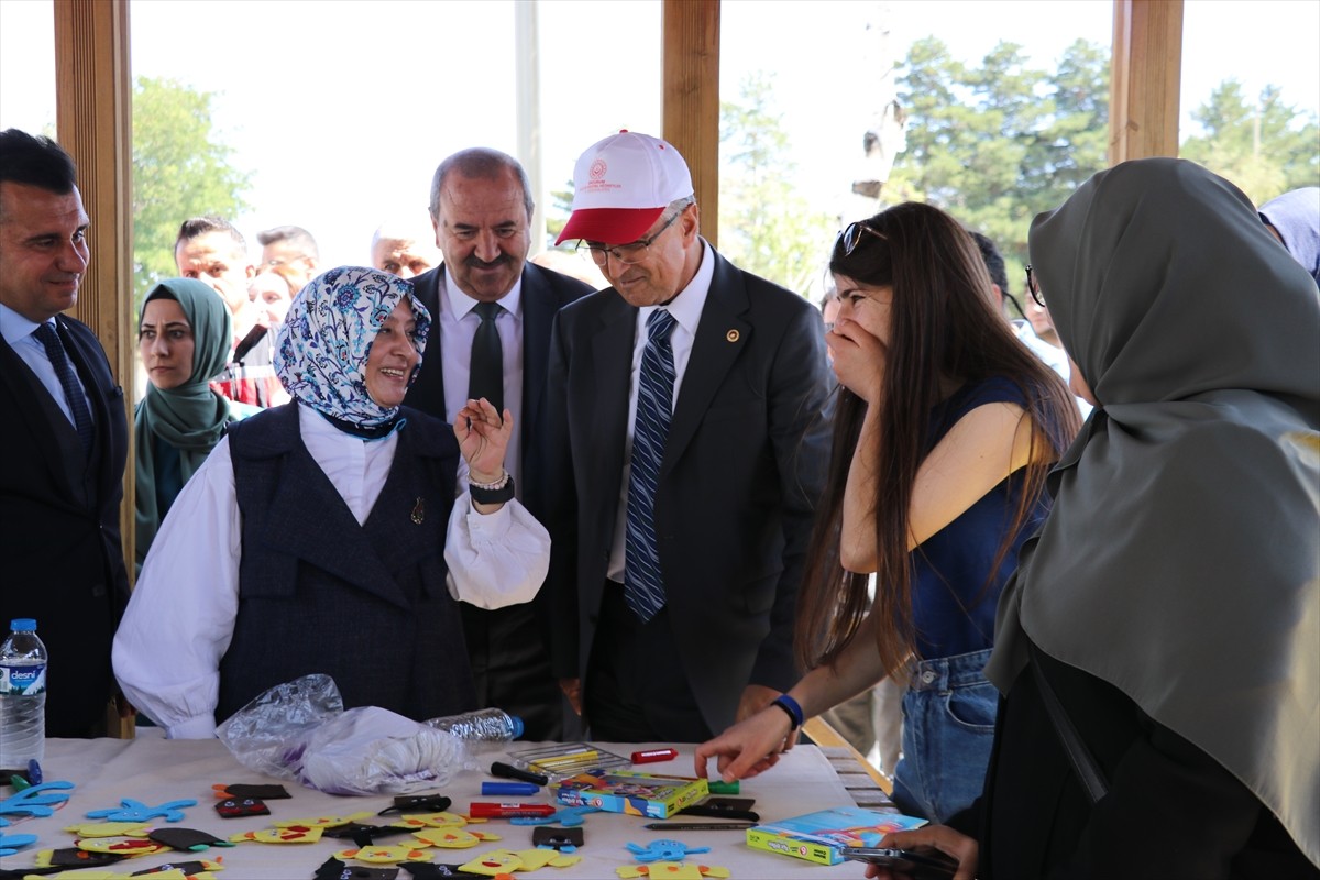 Erzurum'da, Aile ve Sosyal Hizmetler İl Müdürlüğünce "Çocuk ve Gençlik Festivali" düzenlendi....