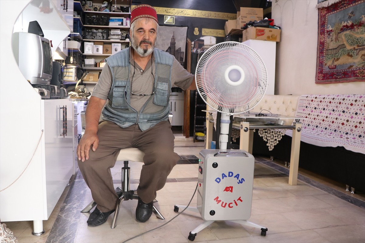 Erzurum'da "Dadaş mucit" olarak tanınan emekli elektrik teknisyeni Ebubekir Taşbaşı, kompresör ve...