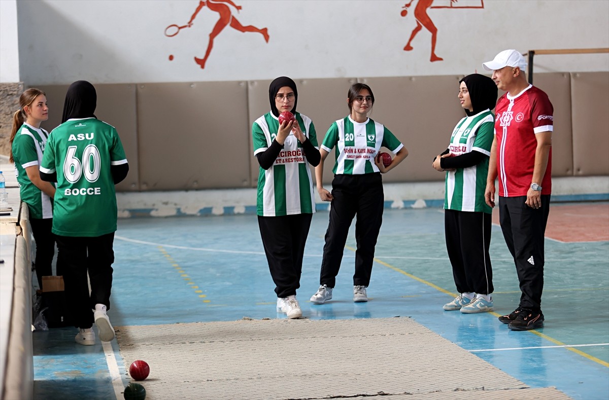 İskoçya'nın Ayr bölgesinde 3-8 Eylül'de düzenlenecek Avrupa Şampiyonası'nda mücadele edecek Bocce...