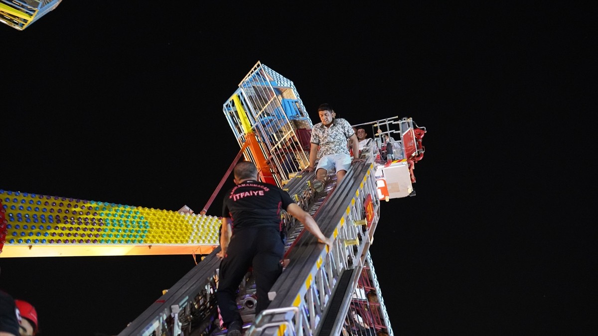 Kahramanmaraş’ta lunaparkta ranger (kamikaze) olarak bilinen oyun aletinde asılı kalan 23 kişi...