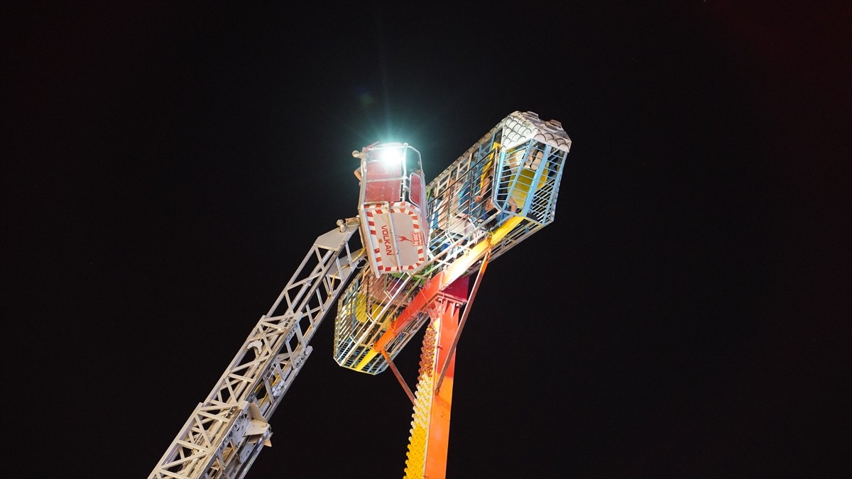 Kahramanmaraş’ta lunaparkta ranger (kamikaze) olarak bilinen oyun aletinde asılı kalan 23 kişi...