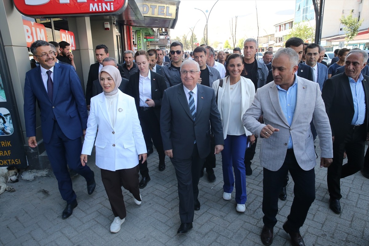 Milli Savunma Bakanı Yaşar Güler ile Aile ve Sosyal Hizmetler Bakanı Mahinur Özdemir Göktaş...